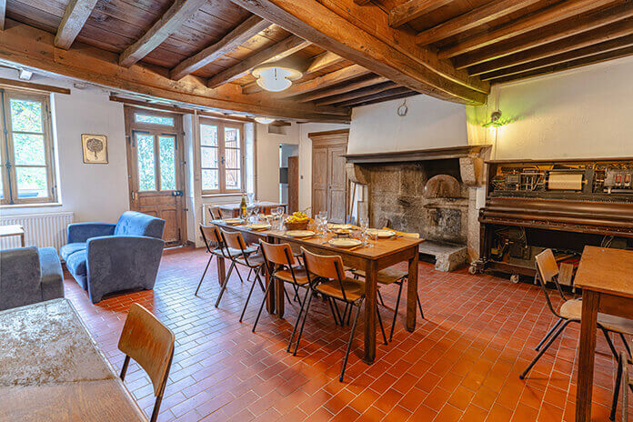 Salon avec cheminée